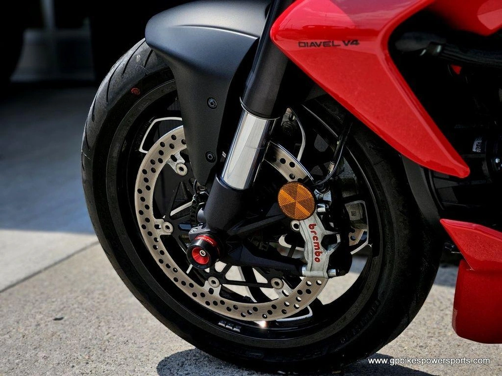 2024 Ducati Diavel V4 Red