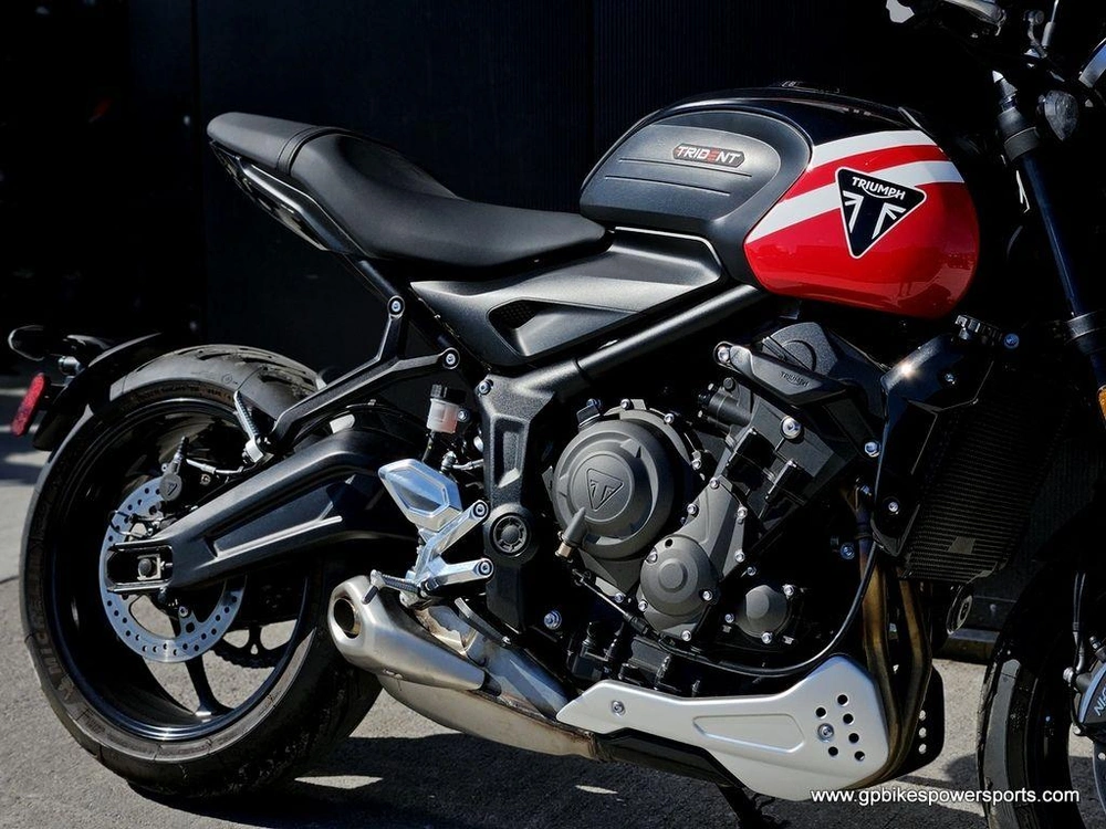 2025 Triumph Trident 660 Diablo Red/sapphire Black