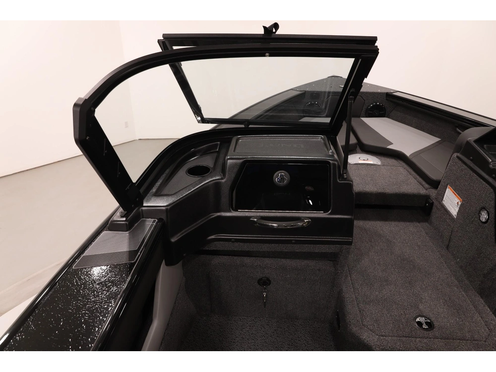 2026 Lund Boat Co 1875 Crossover Xs alt