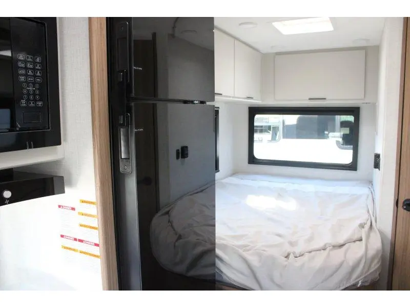 Thor Motor Coach Four Winds 21Z 2027