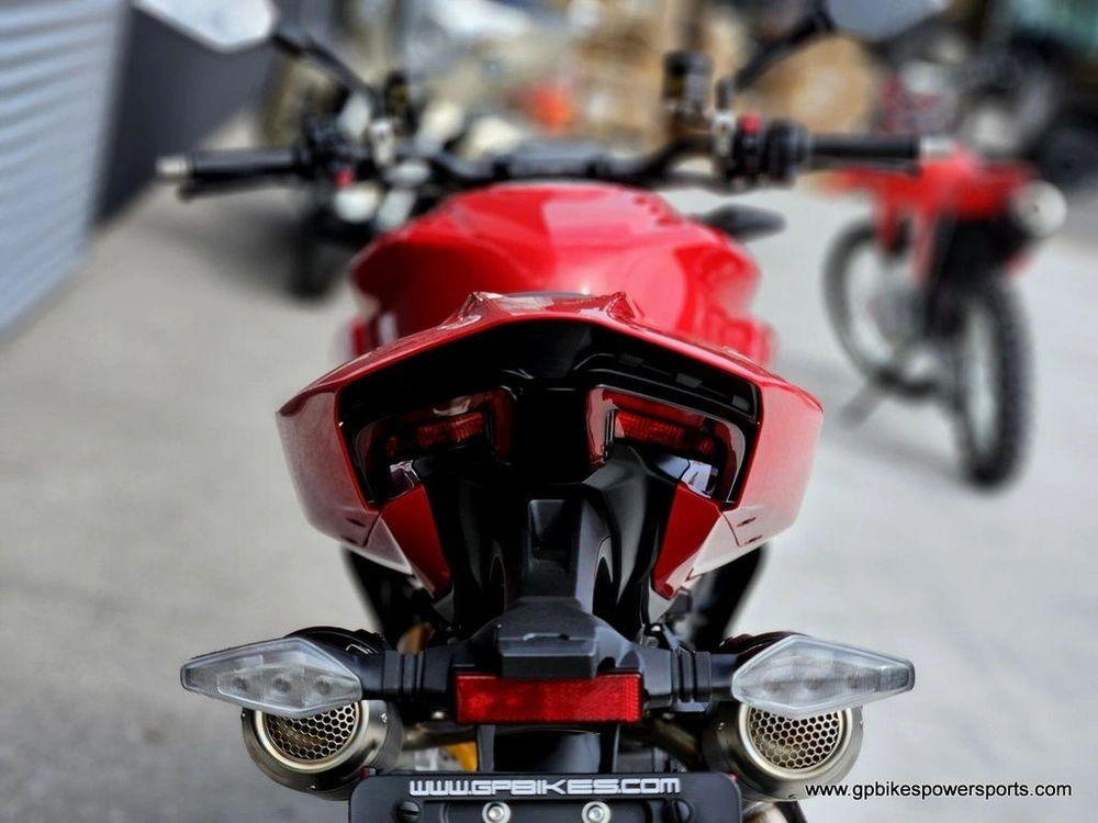2026 Ducati Streetfighter V2 S Red