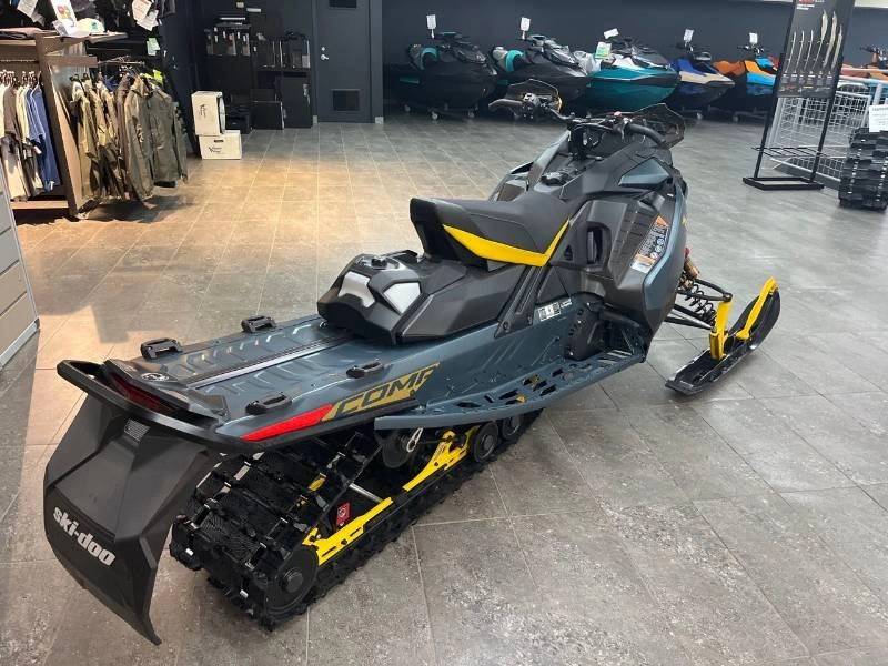 Ski-doo Mxz X-rs W/ Competition Pkg 850 E-tec Turbo R Ripsaw Ii 2-ply 1.25'' Shot W/ 10.25'' Touchscreen 2026