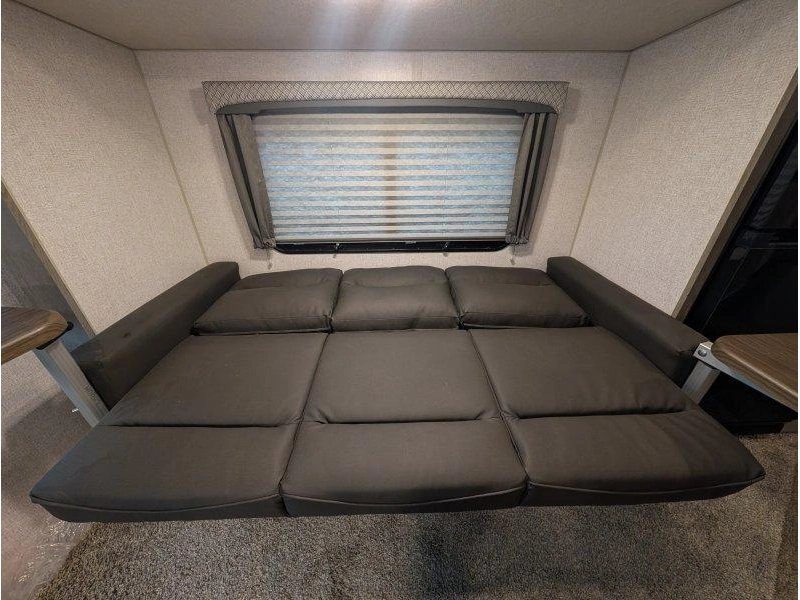 2027 Northwood Arctic Fox 992 alt