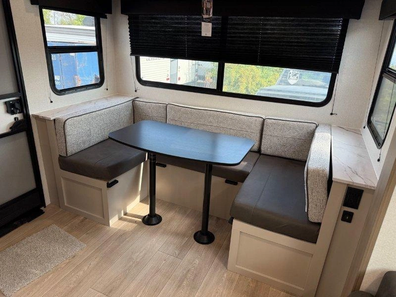 Jayco Jay Feather 25rlsl 2027 alt