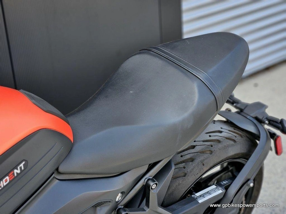 2023 Triumph Trident 660 Matte Baja Orange / Matte Storm Grey