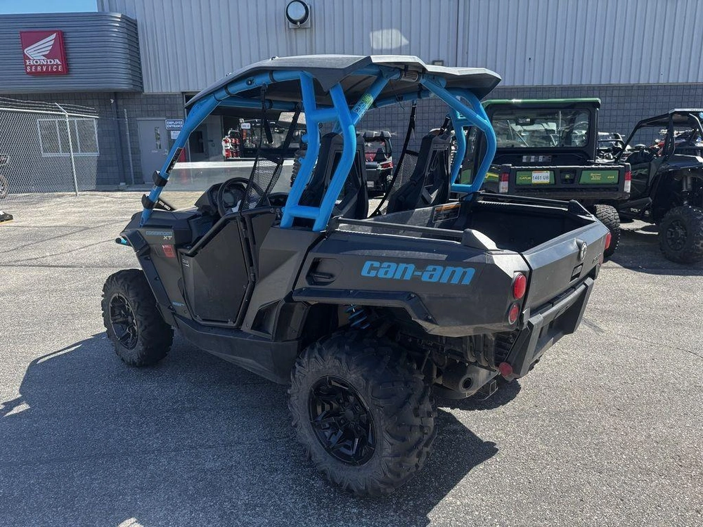 2019 Can-am Commander™ Xt™ 1000r Carbon Black & Octane Blue