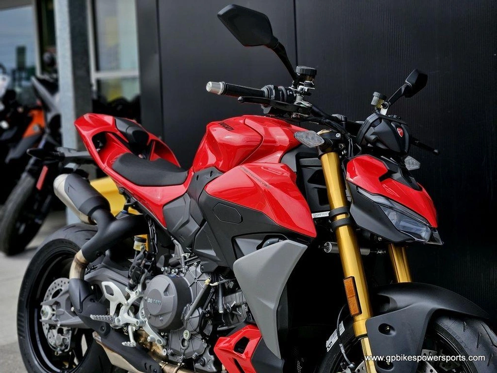 2026 Ducati Streetfighter V2 S Red
