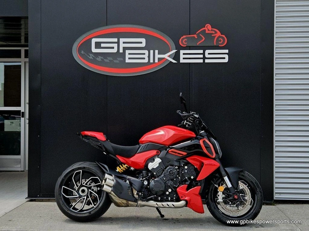 2024 Ducati Diavel V4 Red