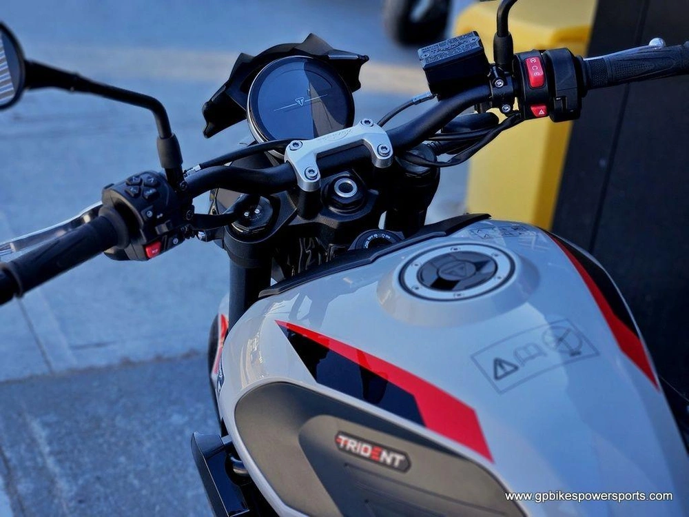 2026 Triumph Trident 800 Ash Grey