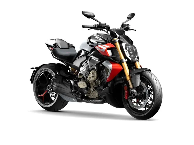 2027 Ducati Diavel V4 RS
