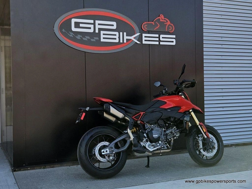 2026 Ducati Hypermotard V2
