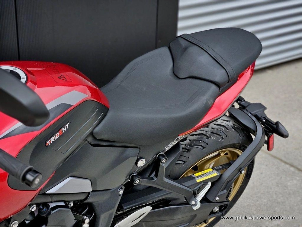 2026 Triumph Trident 800 Carnival Red