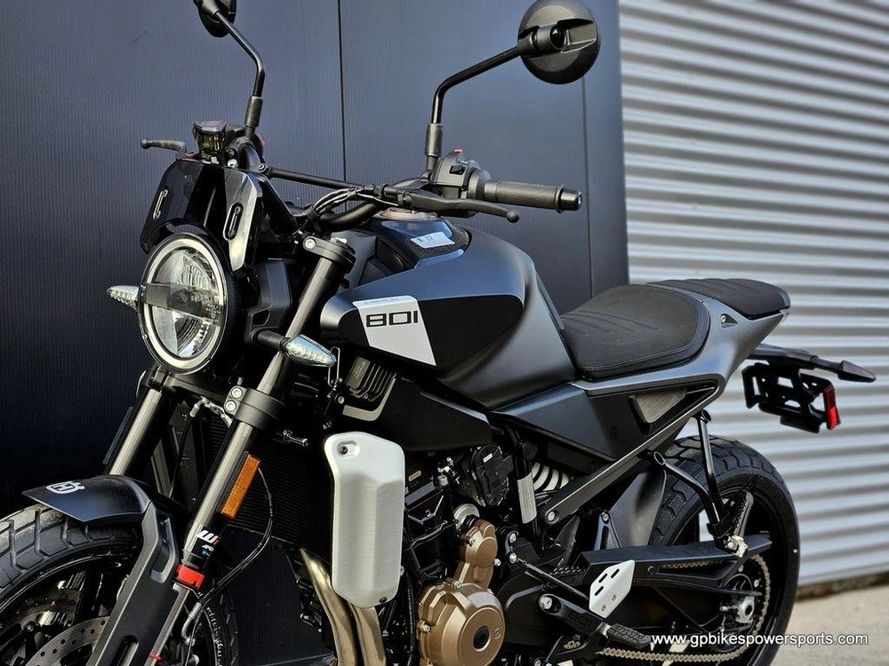 2025 Husqvarna Svartpilen 801