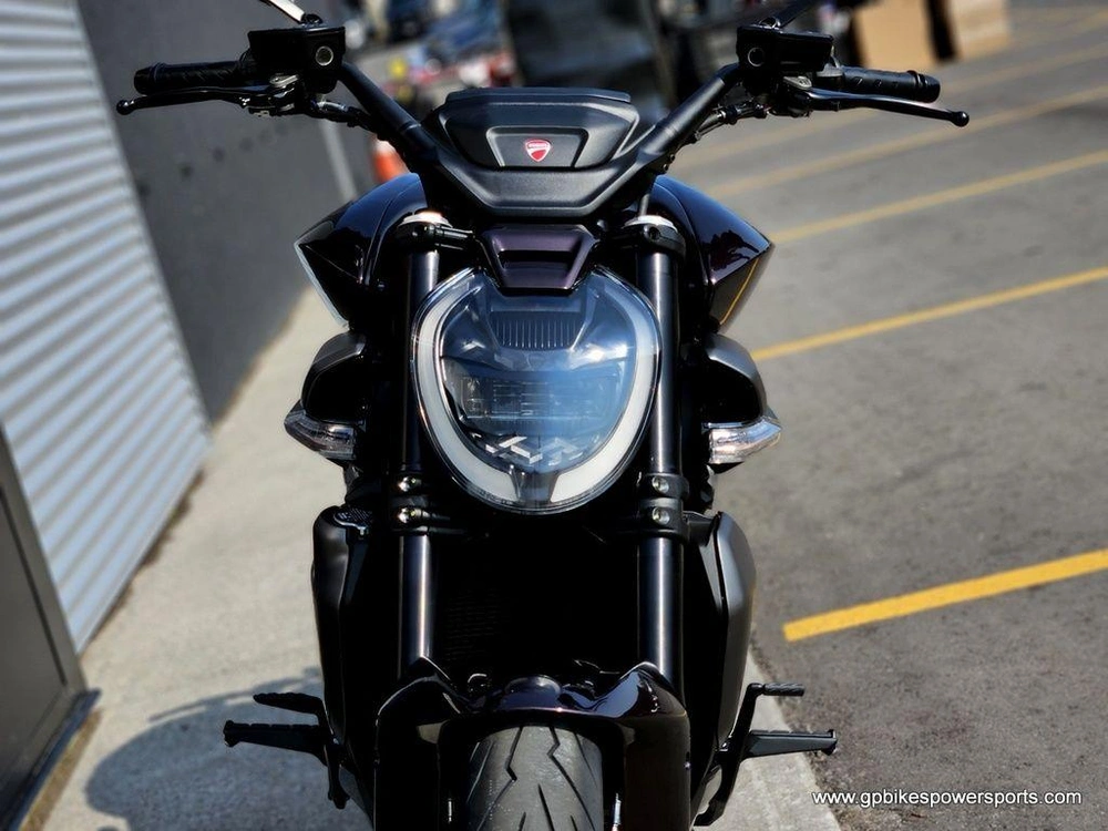 2026 Ducati Xdiavel V4 Black Lava