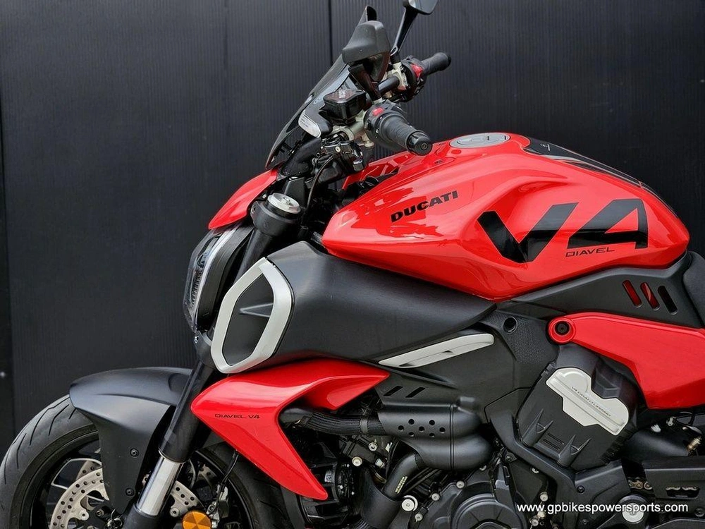 2023 Ducati Diavel V4 Ducati Red