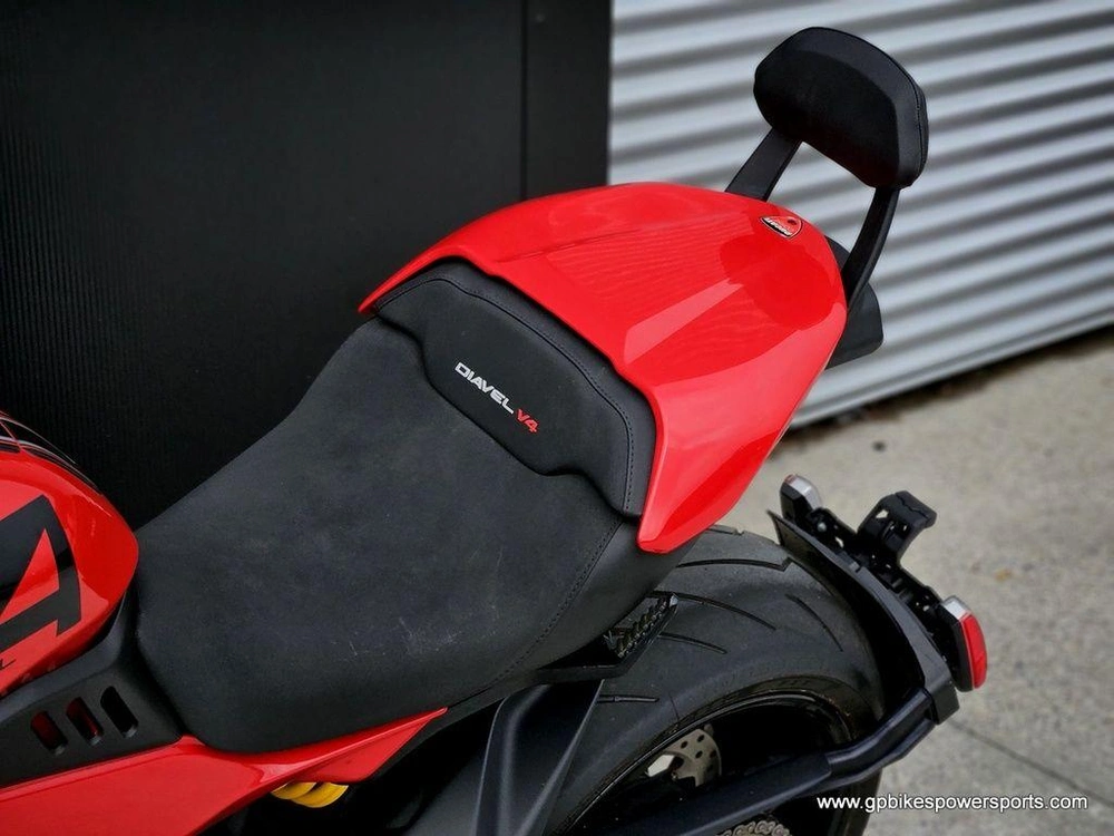2023 Ducati Diavel V4 Ducati Red