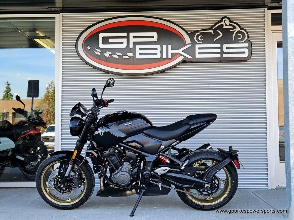 2026 Triumph Trident 800 Jet Black