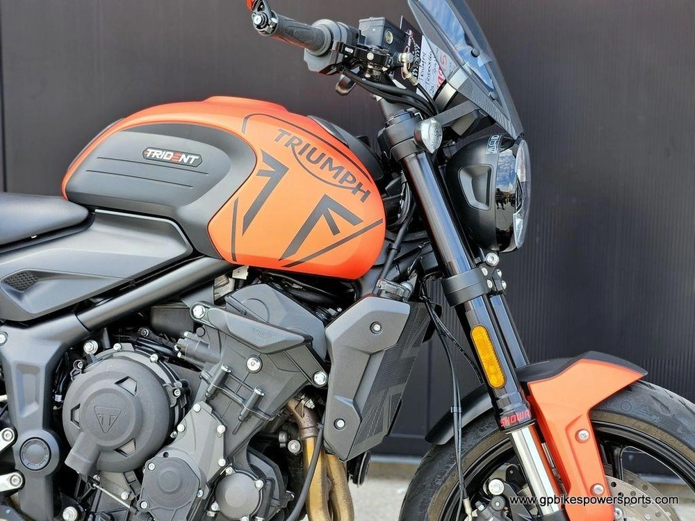 2023 Triumph Trident 660 Matte Baja Orange / Matte Storm Grey