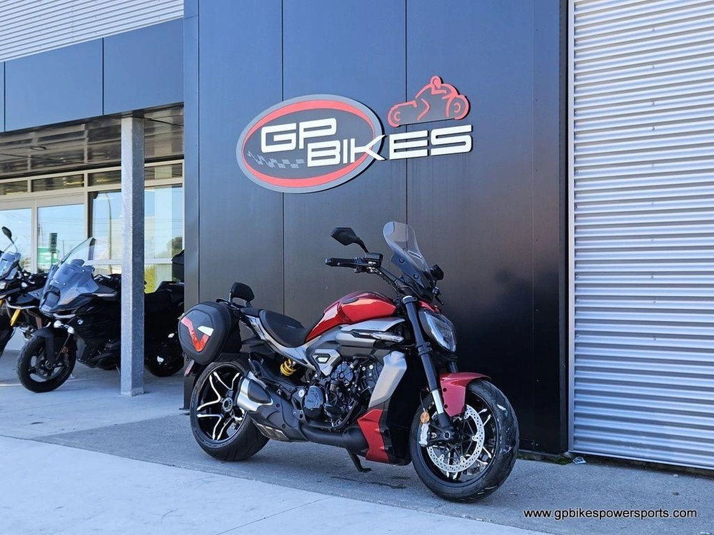 2026 Ducati Xdiavel V4 Burning Red