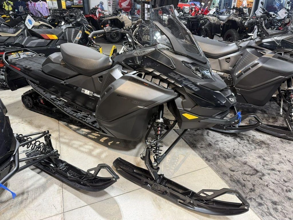 2027 Ski-doo Renegade Adrenaline 900 Ace Turbo R 137 Es S_lev_4.5"_blk