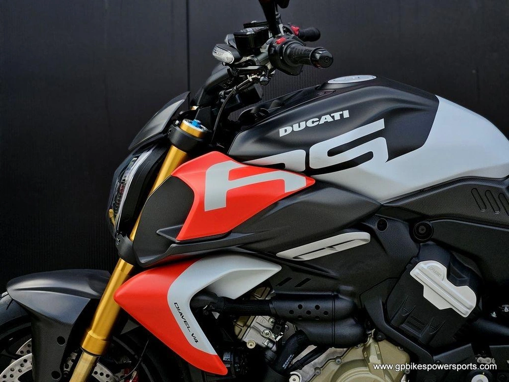 2026 Ducati Diavel V4 Rs Livery