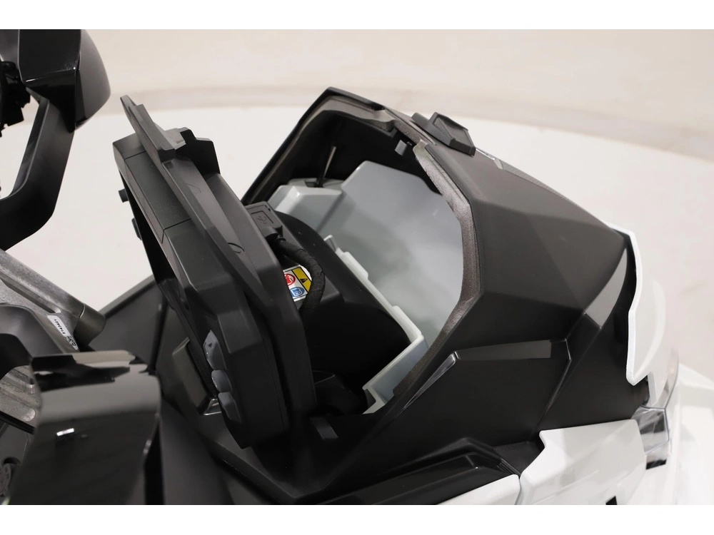 2026 Polaris 850 Switchback Assault 146 - 1.35 Cobra Track alt