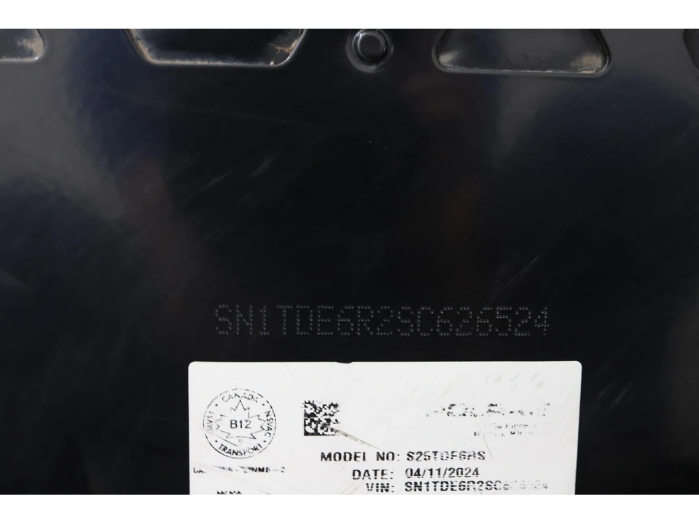 2025 Polaris 650 Indy Adventure 137 alt