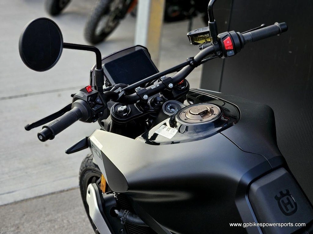 2025 Husqvarna Svartpilen 801