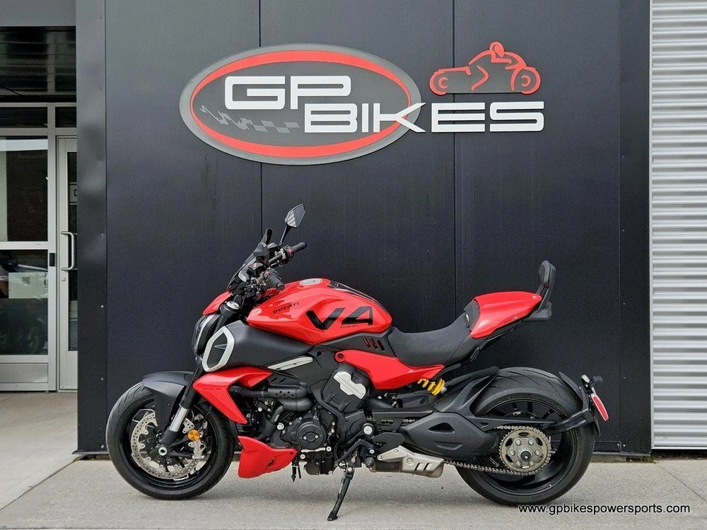 2023 Ducati Diavel V4 Ducati Red