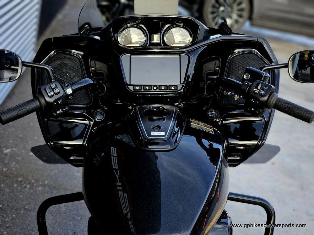 2026 Indian Motorcycle Challenger® Dark Horse® 112 Black Crystal W/black Metallic & Championship G