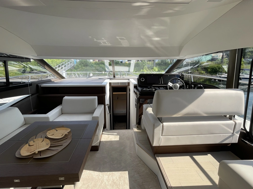 Prestige Yachts 520 Fly 2022