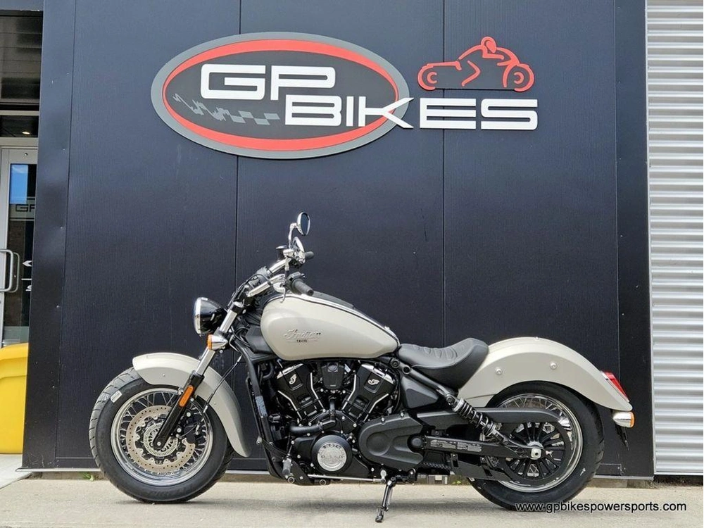 2025 Indian Motorcycle Scout® Classic Limited + Tech Silver Quartz Smoke
