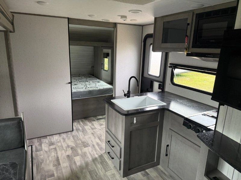 Dutchmen Kodiak 24sbh 2022 alt