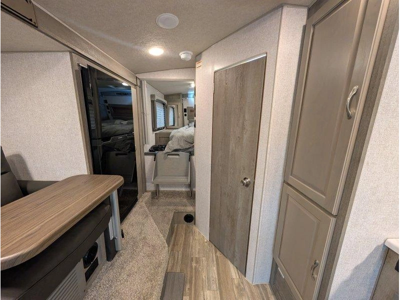 2027 Northwood Arctic Fox 992 alt