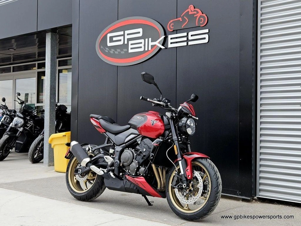 2026 Triumph Trident 800 Carnival Red