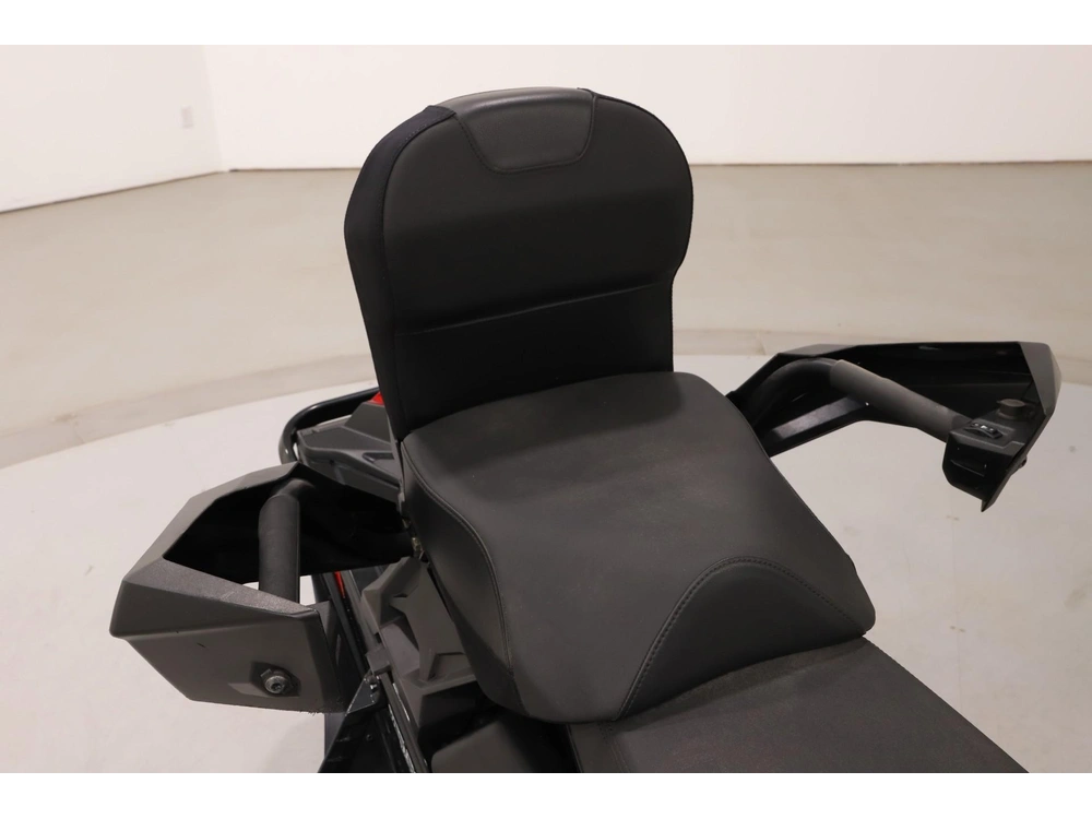 2024 Polaris 650 Indy Adventure 137 alt
