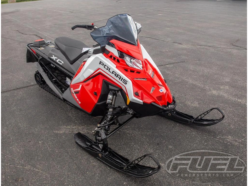 2027 Polaris 850 Indy Xc 137 7s Indy Red / White Lightning / Gloss Black alt