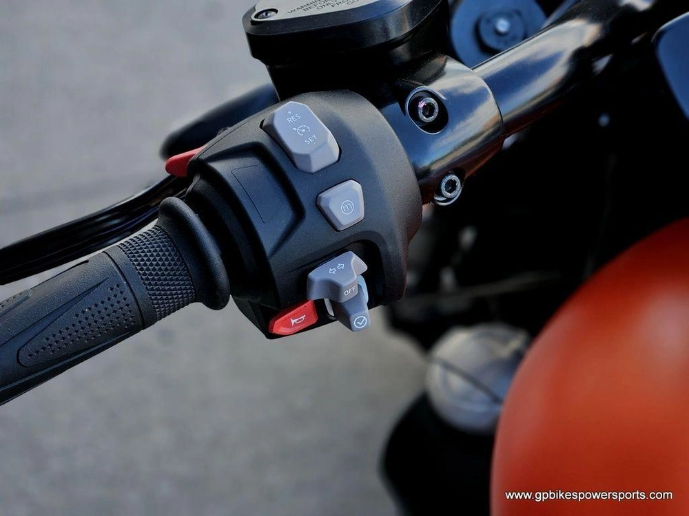 2026 Triumph Rocket 3 Storm R Satin Baja Orange/matte Sapphire Black