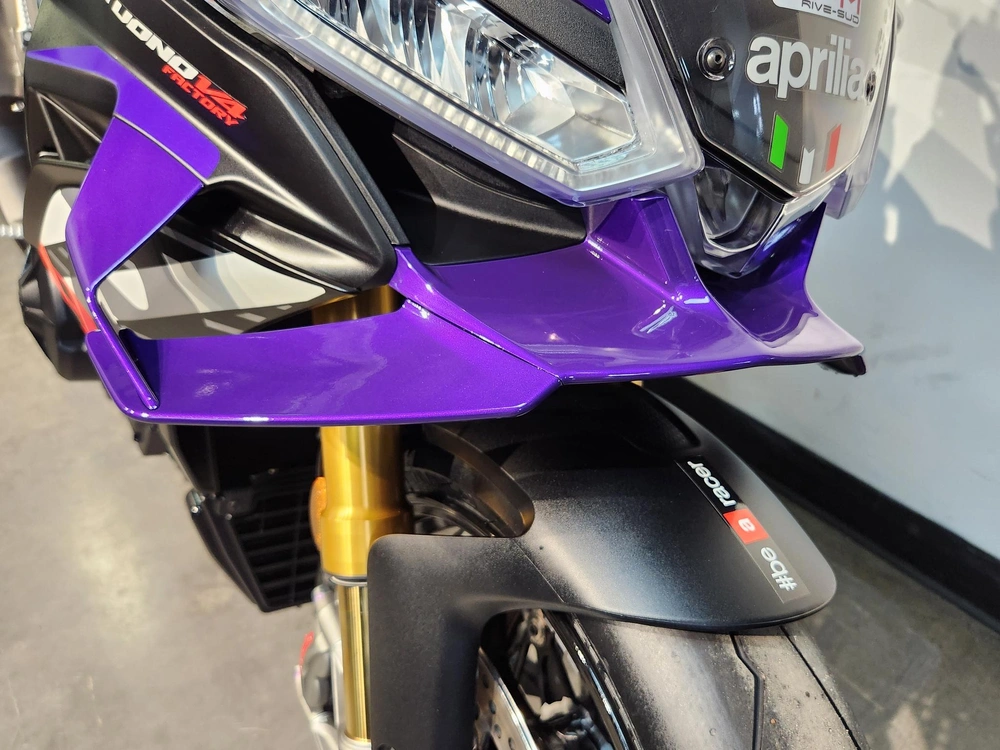 2027 Aprilia Tuono V4 1100 Factory Démo alt