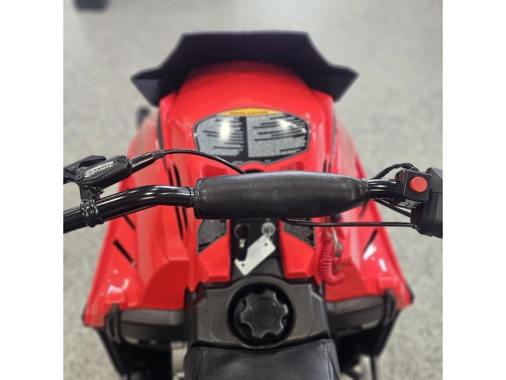 2027 Polaris Indy 200 Es