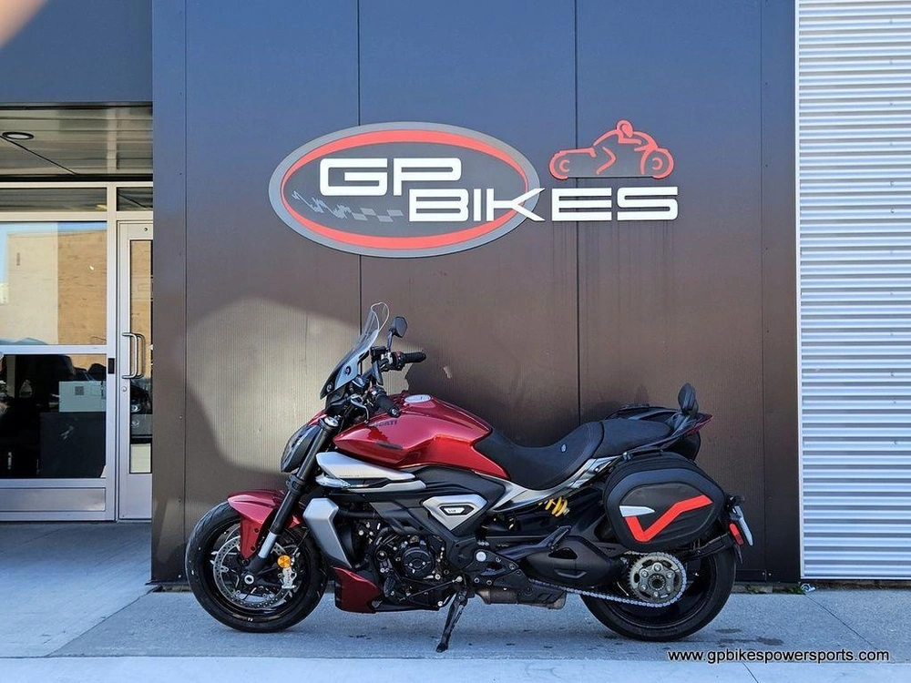 2026 Ducati Xdiavel V4 Burning Red