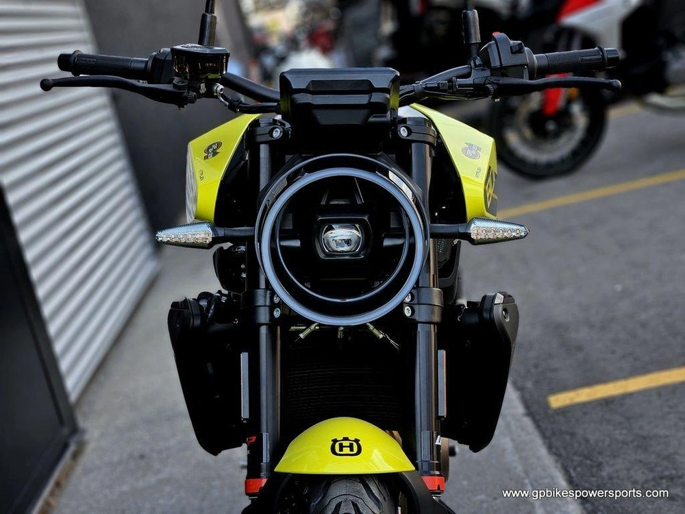 2025 Husqvarna Vitpilen 801 Demo