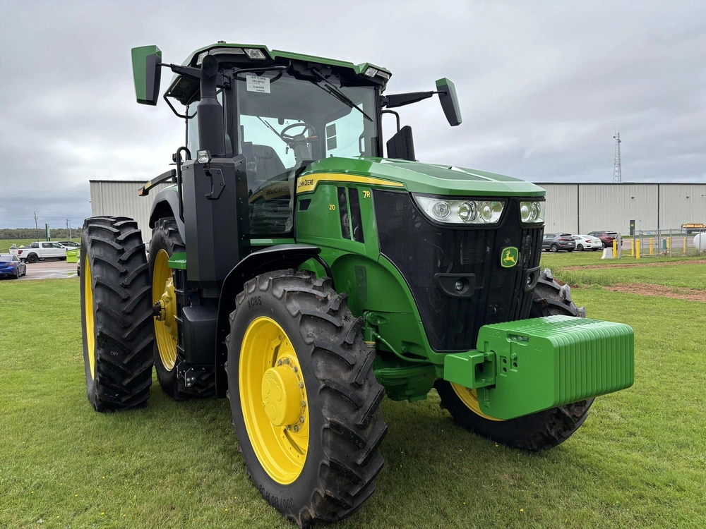 2025 John Deere 7r 210 alt