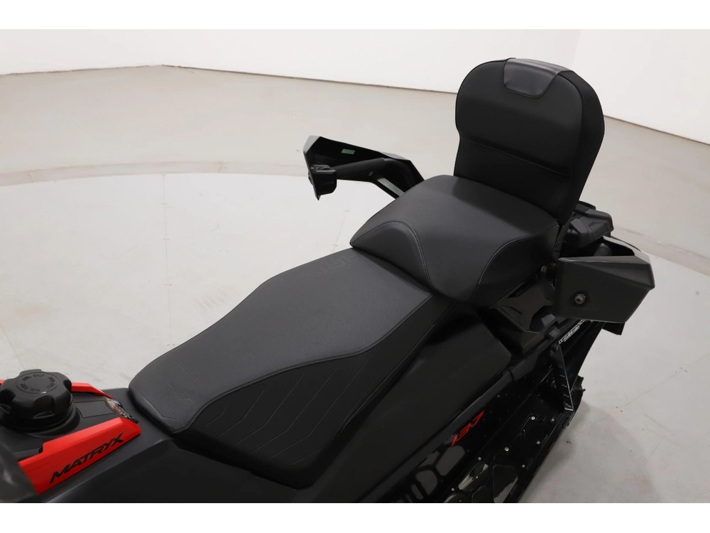 2025 Polaris Prostar S4 Indy Adventure 137 alt