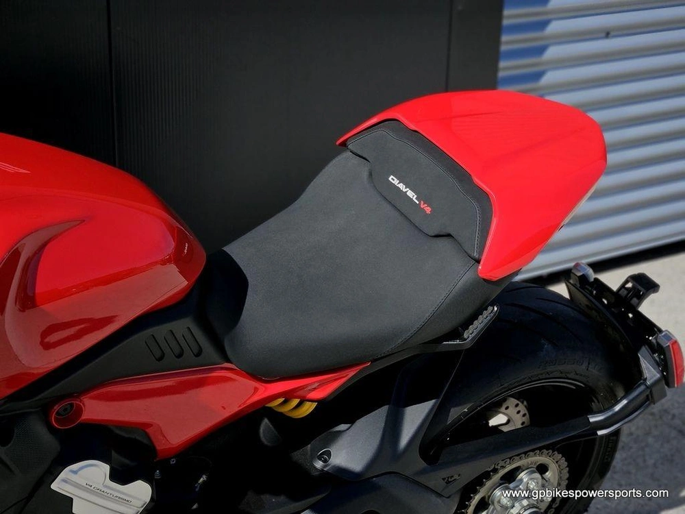 2024 Ducati Diavel V4 Red
