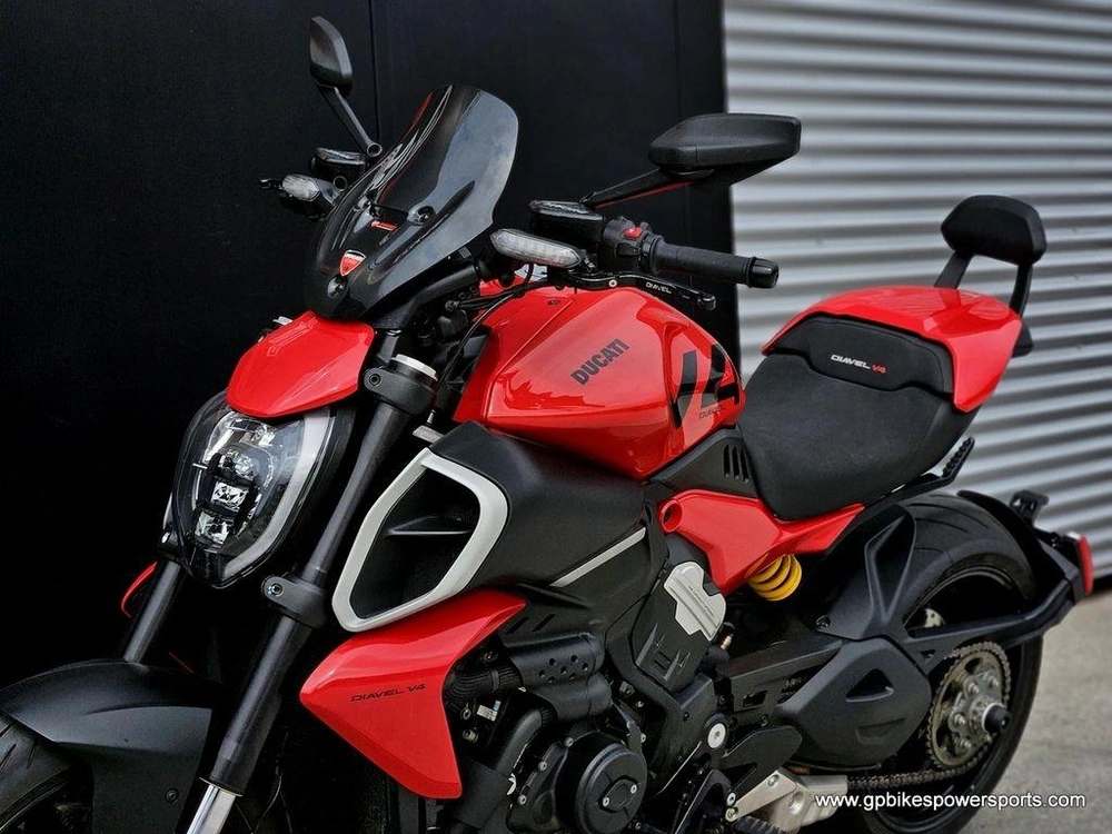 2023 Ducati Diavel V4 Ducati Red