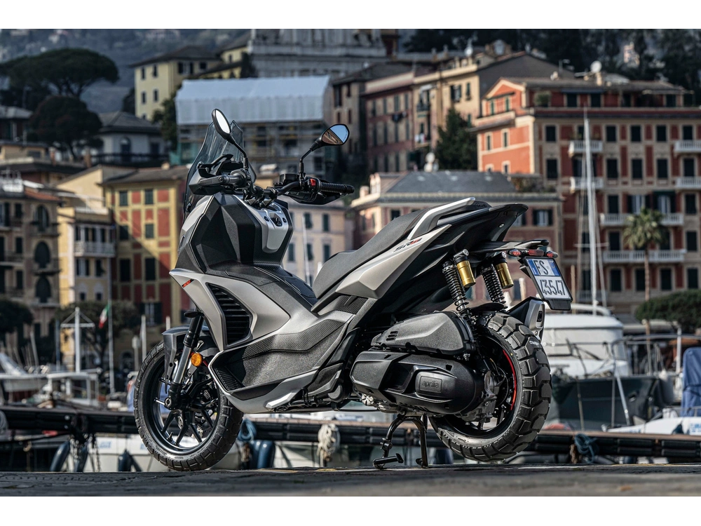 2027 Aprilia Sr Gt 400 alt