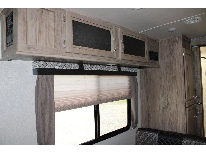 Forest River Palomino 211bh 2020 alt