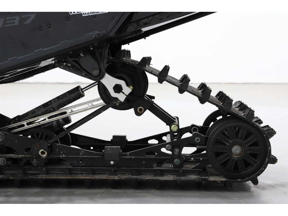 2024 Polaris 650 Indy Adventure 137 alt