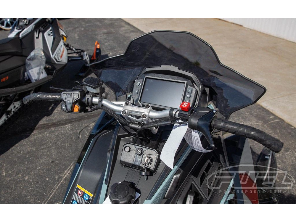 2026 Polaris 650 Switchback Xc 146 Gloss Black / Blue Dusk alt